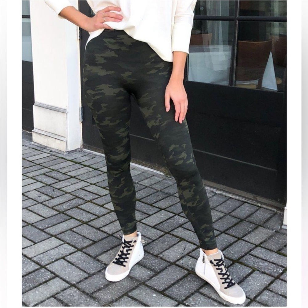 SPANX Look At Me Now Green Camo Seamless‎ Sz Small